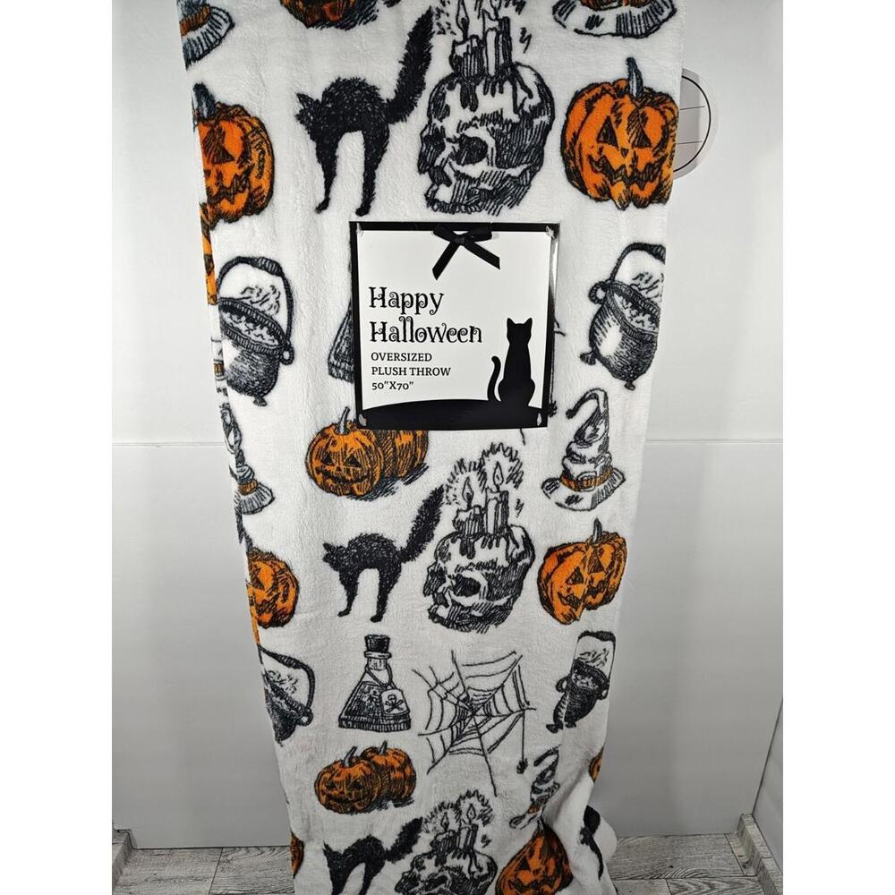 Happy Halloween Oversized 50X70 Plush Printed Throw Skull Cauldron Pumpkin NWT